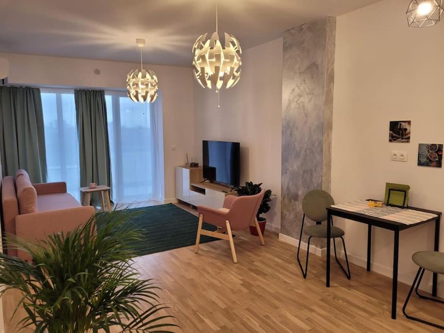 Art Apartment Bukares Bagian luar foto