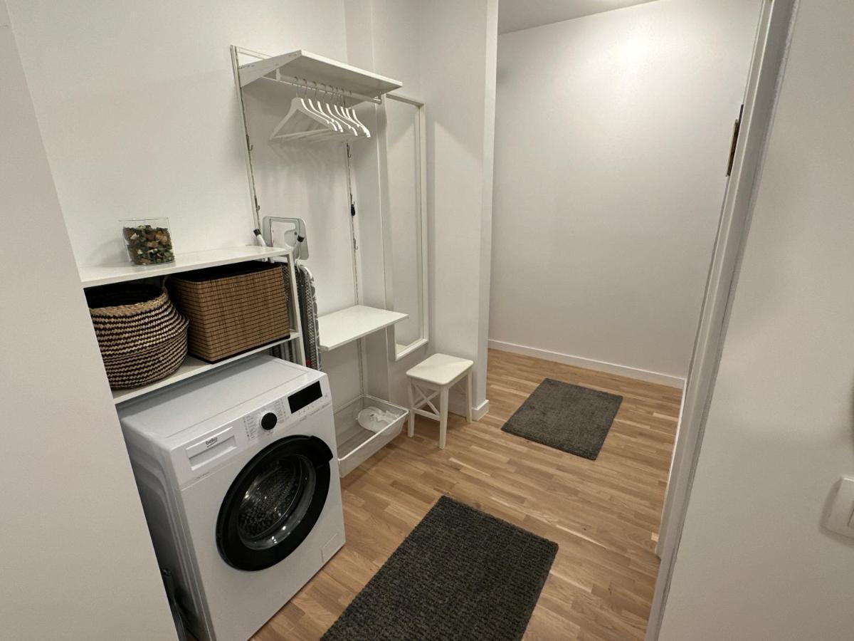 Art Apartment Bukares Bagian luar foto
