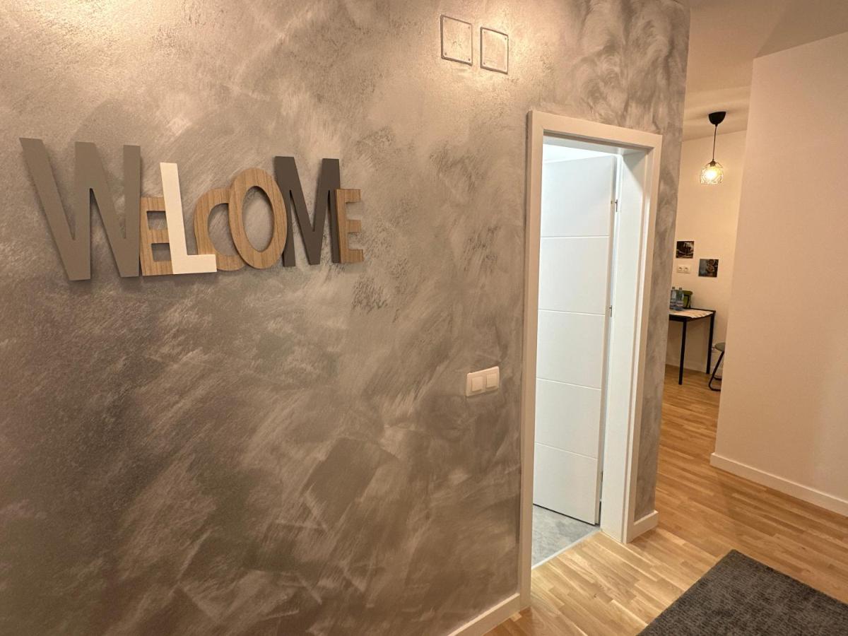 Art Apartment Bukares Bagian luar foto