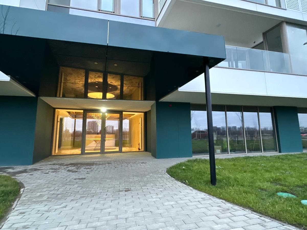 Art Apartment Bukares Bagian luar foto